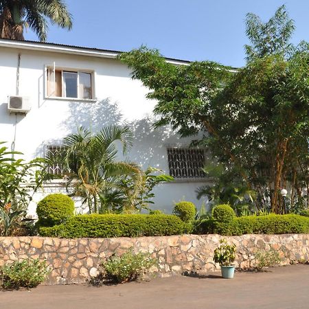 Shangri-La Hotel Uganda Кампала Экстерьер фото