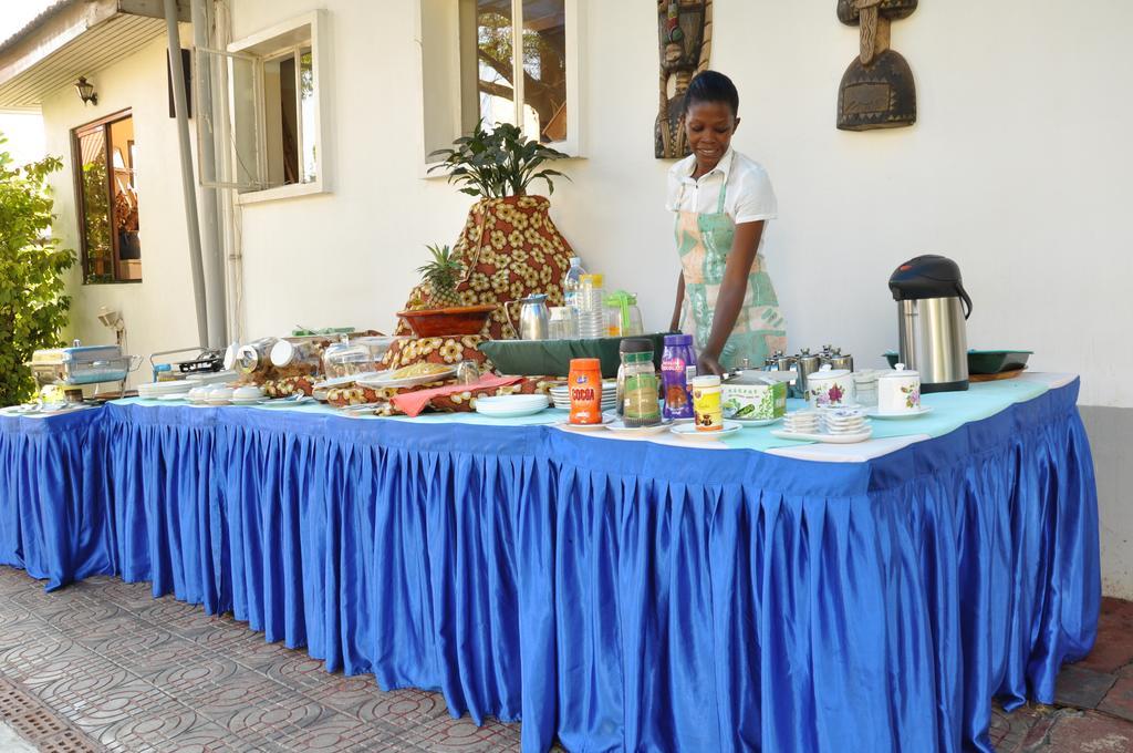 Shangri-La Hotel Uganda Кампала Экстерьер фото