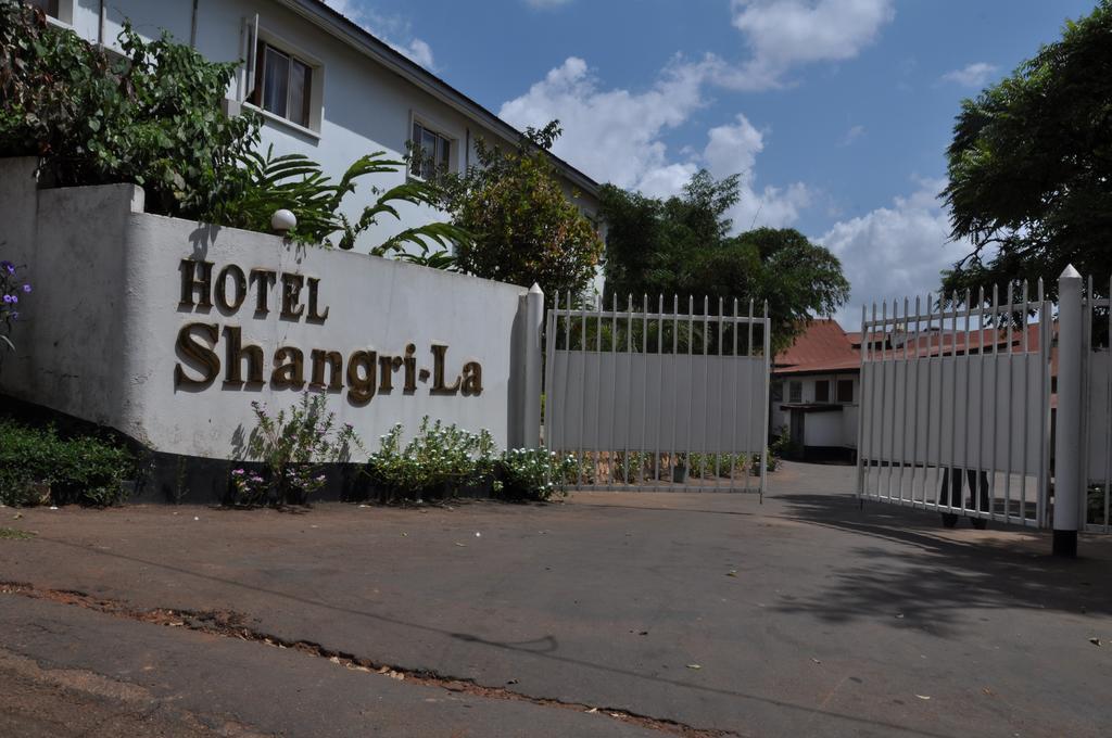 Shangri-La Hotel Uganda Кампала Экстерьер фото