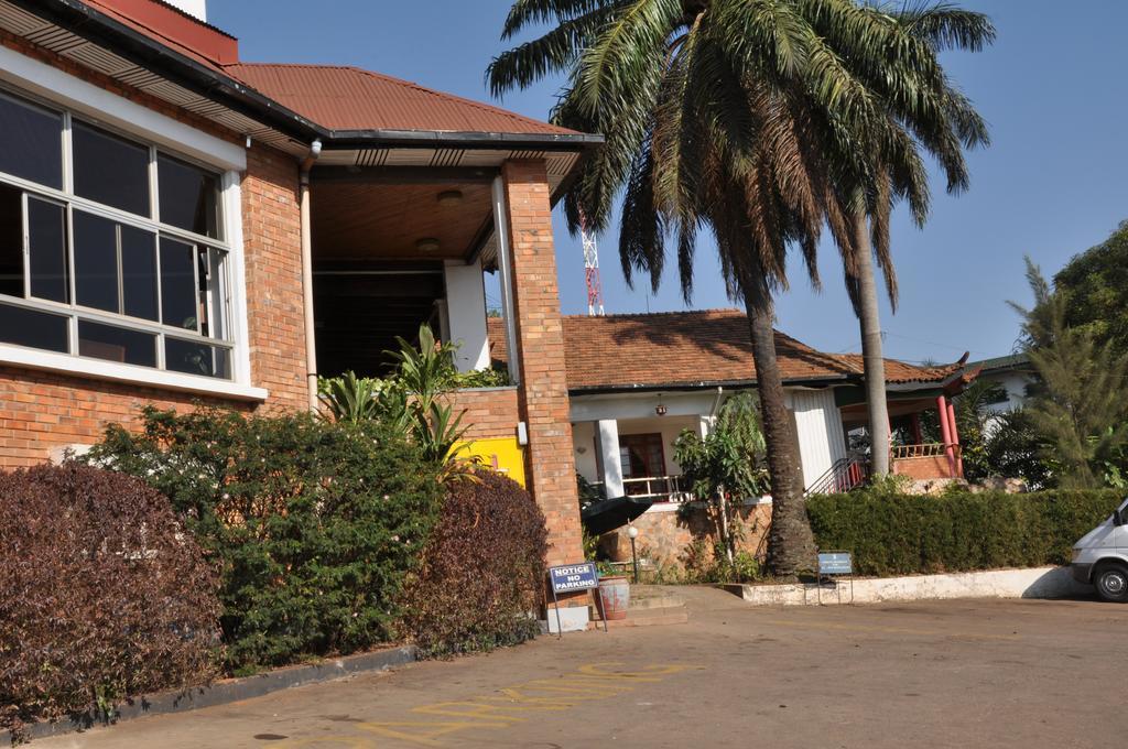 Shangri-La Hotel Uganda Кампала Экстерьер фото